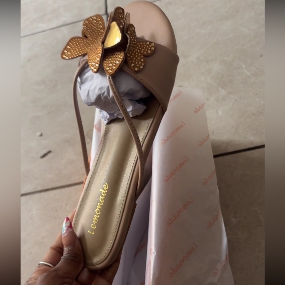 TAN BUTTERFLY SANDALS‼️